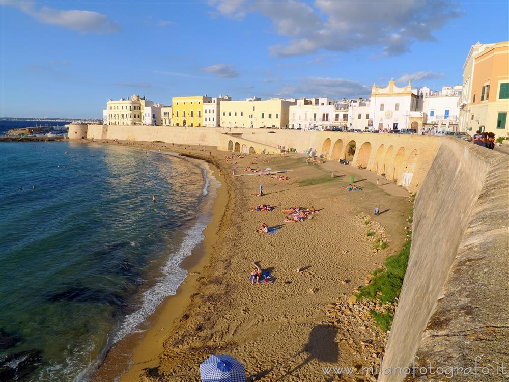 Gallipoli (Lecce) - La spiaggia della Puritate in un tardo pomeriggio di fine estate